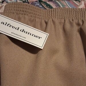 Alfred Dunner Classic Beige Trousers Sz 18 NWT